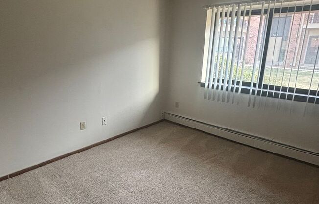 2 beds, 1 bath, 951 sqft, $1,299, Unit 5226 01