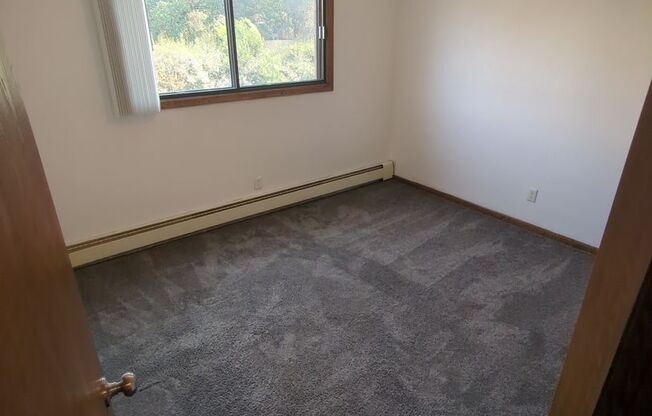 2 beds, 1 bath, 815 sqft, $975, Unit 1014-011