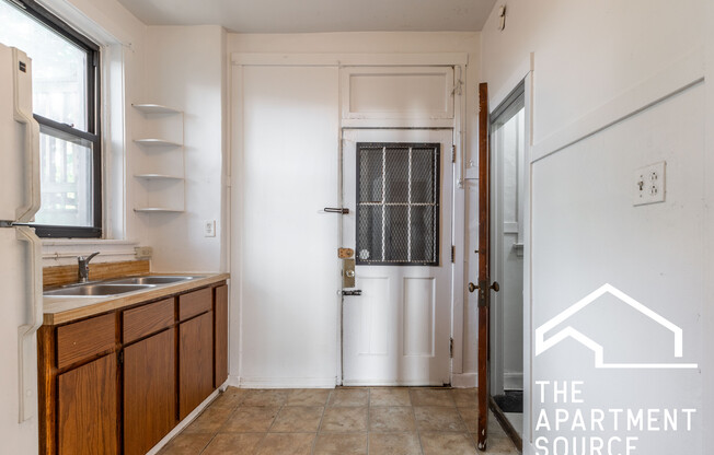 2424 N SAWYER