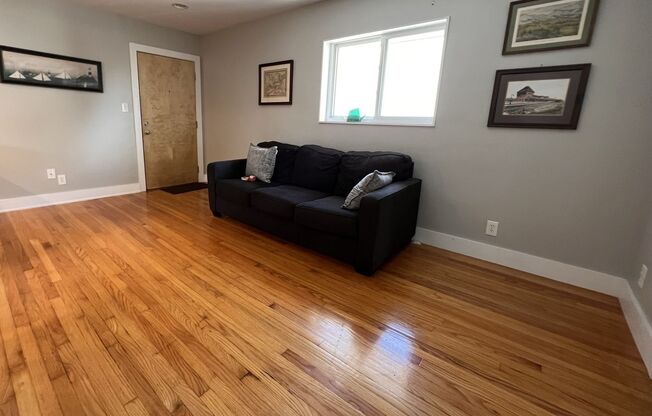 2 beds, 1 bath, 900 sqft, $1,895, Unit 436-20