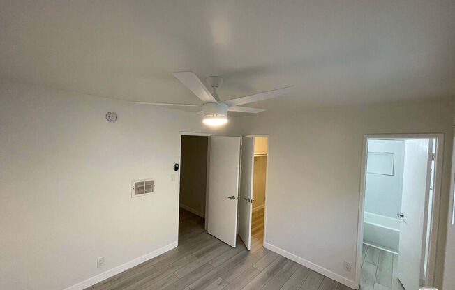 25 NAVY ST