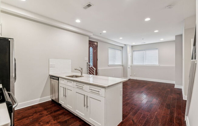 1238 N 6 ST