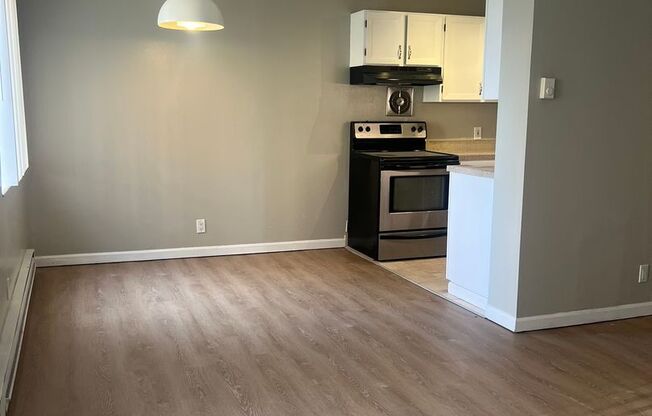 2 beds, 1 bath, 856 sqft, $1,850, Unit 105