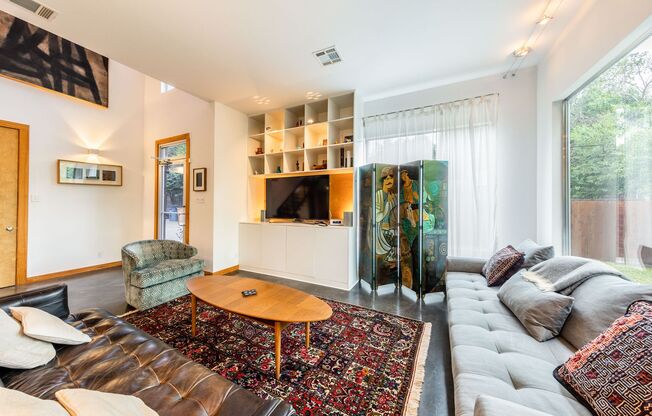 Gorgeous Fully Furnished Home in Brentwood - Short Term Lease  Options Available