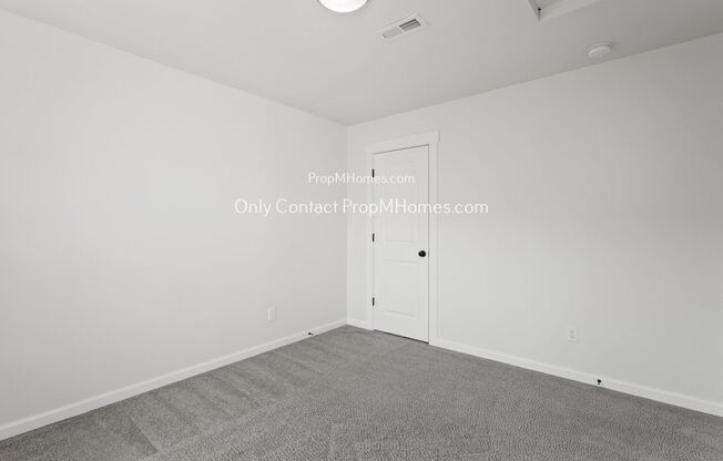 2 beds, 1.5 baths, $1,949, Unit 7712 SE Washington Street