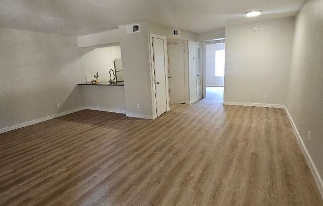 1 bed, 1 bath, 700 sqft, $1,305, Unit LAW11-122
