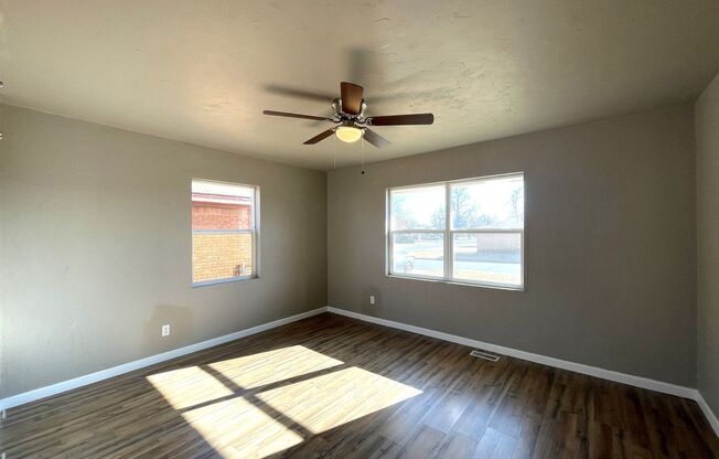 3 beds, 1 bath, $1,150