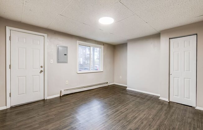 2 beds, 1 bath, $1,200, Unit Apt 2 (Top)