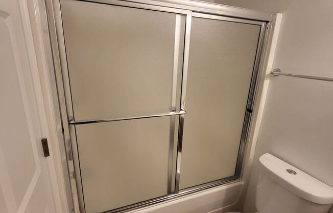 1 bed, 1 bath, 850 sqft, $1,050, Unit 8-802