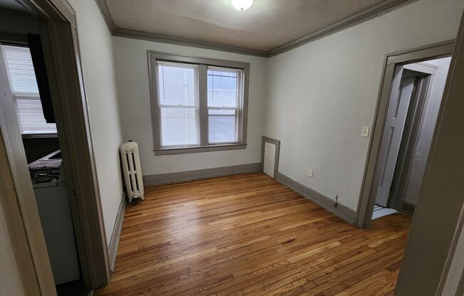 1 bed, 1 bath, 556 sqft, $880, Unit A-2
