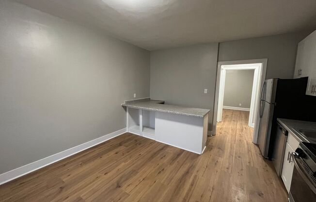 1 bed, 1 bath, $1,095, Unit 102