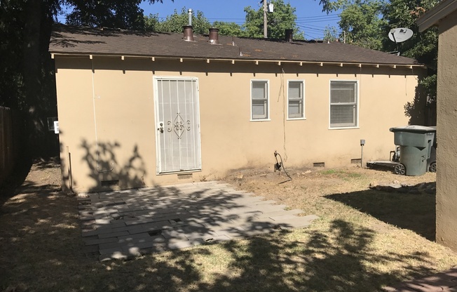 2 beds, 1 bath, $1,595