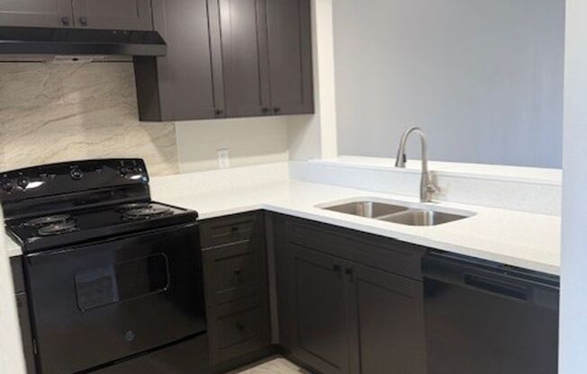 2 beds, 1.5 baths, 900 sqft, $1,425, Unit 211