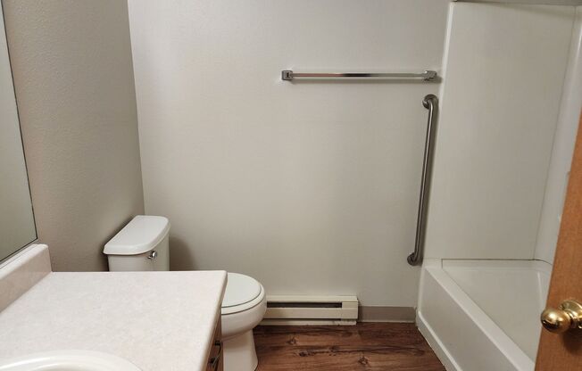 1 bed, 1 bath, 690 sqft, $1,200, Unit B-20