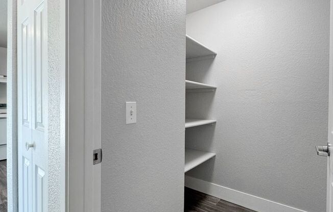 1 bed, 1 bath, 636 sqft, $1,595, Unit 427
