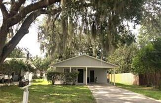 2 Bedroom / 1 Bath Home in Sanford Available Now!