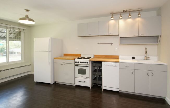 1 bed, 1 bath, $1,350, Unit #29