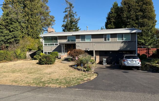 Top Floor Unit in Tastefully Updated Home!
