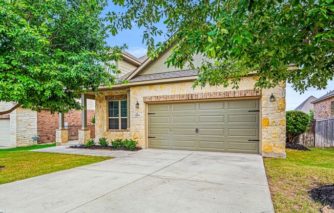 4 BEDROOM FOR RENT- SEPARATE LIVING AREA - OFFICE