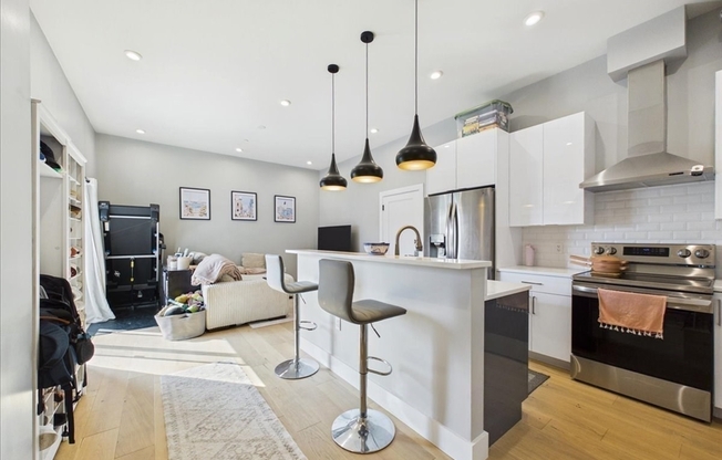 1 bed, 1 bath, 610 sqft, $3,000, Unit 319