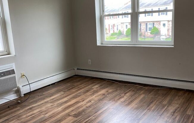 2 beds, 1.5 baths, 850 sqft, $1,850, Unit D04