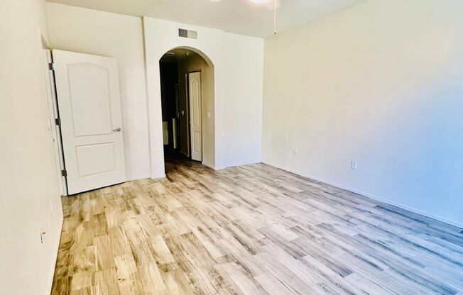 2 beds, 2 baths, 1,244 sqft, $1,899, Unit 705 W. Queen Creek #1107