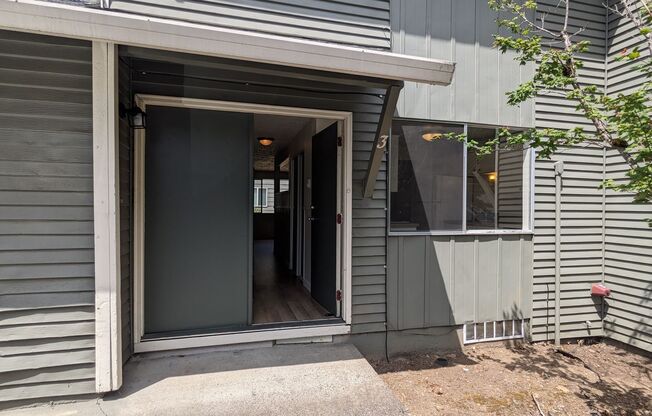 3 beds, 1.5 baths, 1,500 sqft, $1,893, Unit 2712-3