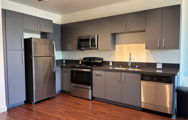 2 beds, 2 baths, 890 sqft, $2,515, Unit 216
