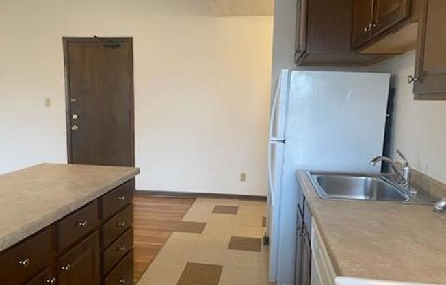 1 bed, 1 bath, 410 sqft, $945, Unit 8 - 24