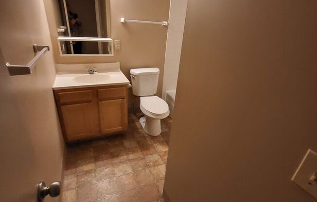 1 bed, 1 bath, 850 sqft, $1,050, Unit 7-733