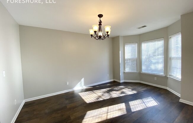 121 OAKESDALE DR