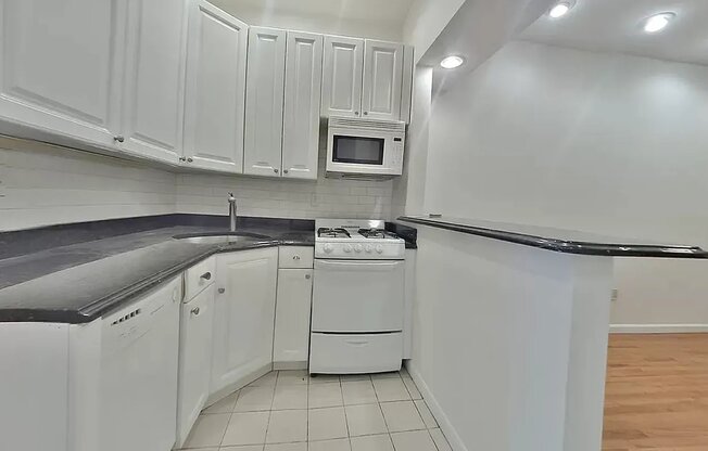 417 3 AVE