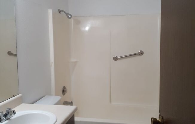 1 bed, 1 bath, 725 sqft, $1,195