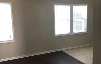 3 beds, 1 bath, 851 sqft, $825, Unit Apt 10