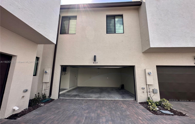 8317 NW 45 ST
