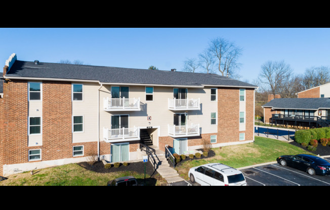 Apartment Building | Apartments For Rent in Lexington, KY | Triple Crown at Tates Creek