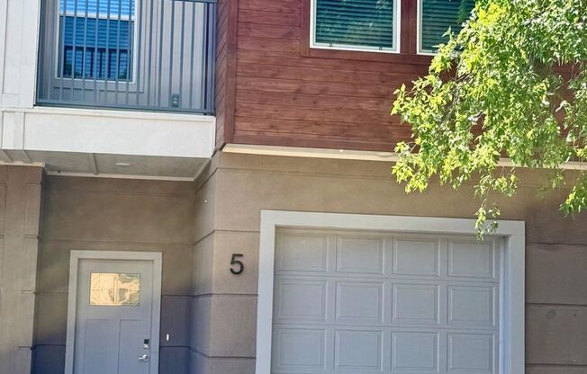Beautiful NEW Condo/Home 3 Bedrooms/2.5 Bathrooms near Ft Sam Houston and Alamo Heights