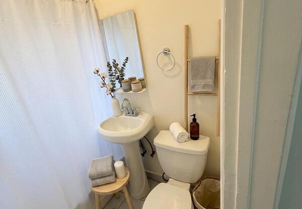 738 S NEW HAMPSHIRE 207