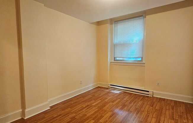 3 beds, 2 baths, 1,100 sqft, $1,915, Unit 105