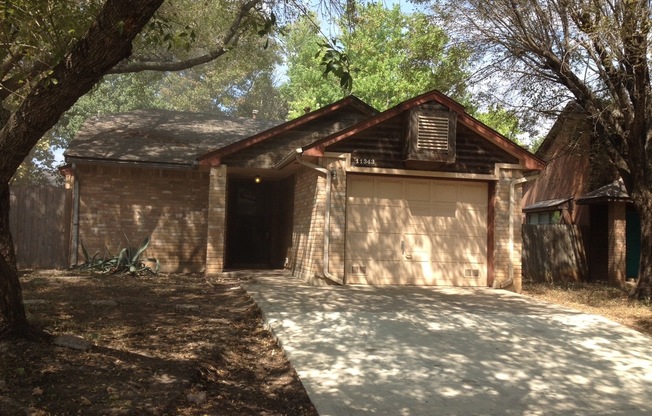 NICE HOME SURROUNDED BY LOTS OF TREES*MASTER BEDROOM HAS HIS/HERS WALK-INS*GREAT NEIGHBORHOOD FOR GROWING FAMILY*FIREPLACE IN LIVING*EASY ACCESS TO LACKLAND AFB