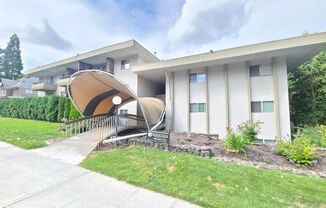 704 S ADAMS