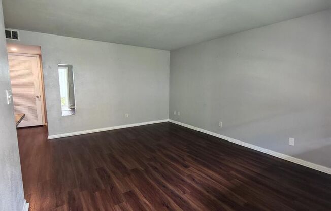 Cozy 1-Bedroom Condo in Prime St. Petersburg Location