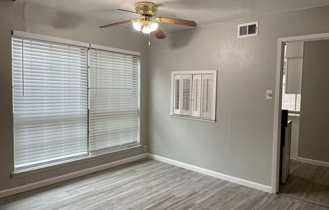 Townhome For Rent in Dallas - 3 Bedrooms/2 Baths