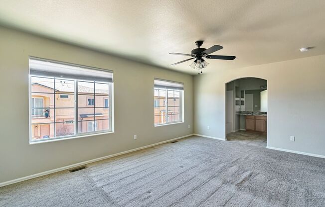 Beautiful end unit in gated Villa Mirage