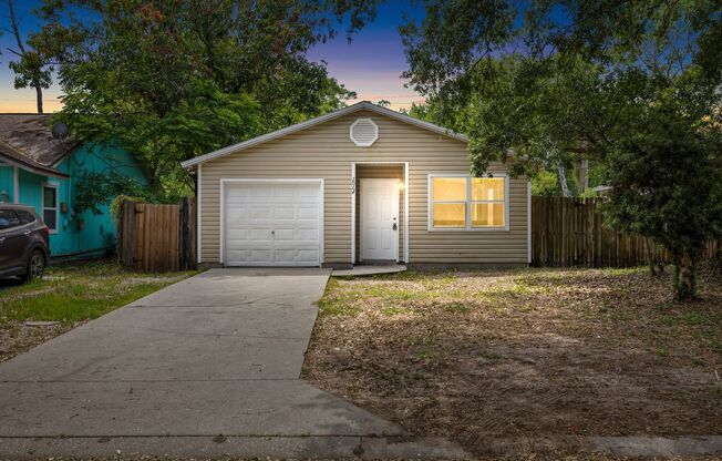 Cute 3/2 home with garage