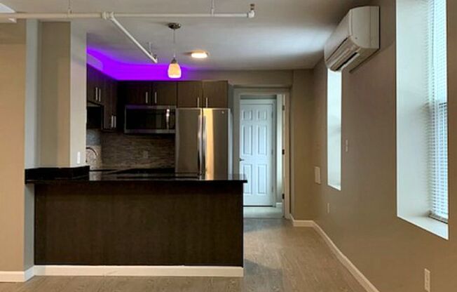 2 beds, 1 bath, 712 sqft, $2,025, Unit 207