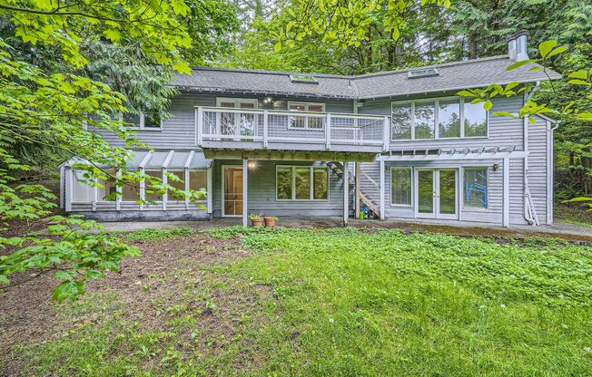 Available NOW! Waterfront >> Newly Remodeled 4BR/3BA + 3 KITCHENS! Private Suites! TOUR TODAY!!