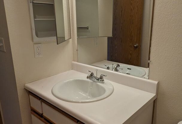 1 bed, 1 bath, 650 sqft, $1,225, Unit 4048