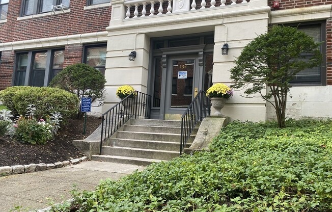 137 ENGLEWOOD RD