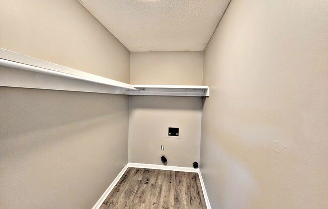 2 beds, 1.5 baths, 1,044 sqft, $950, Unit 7C